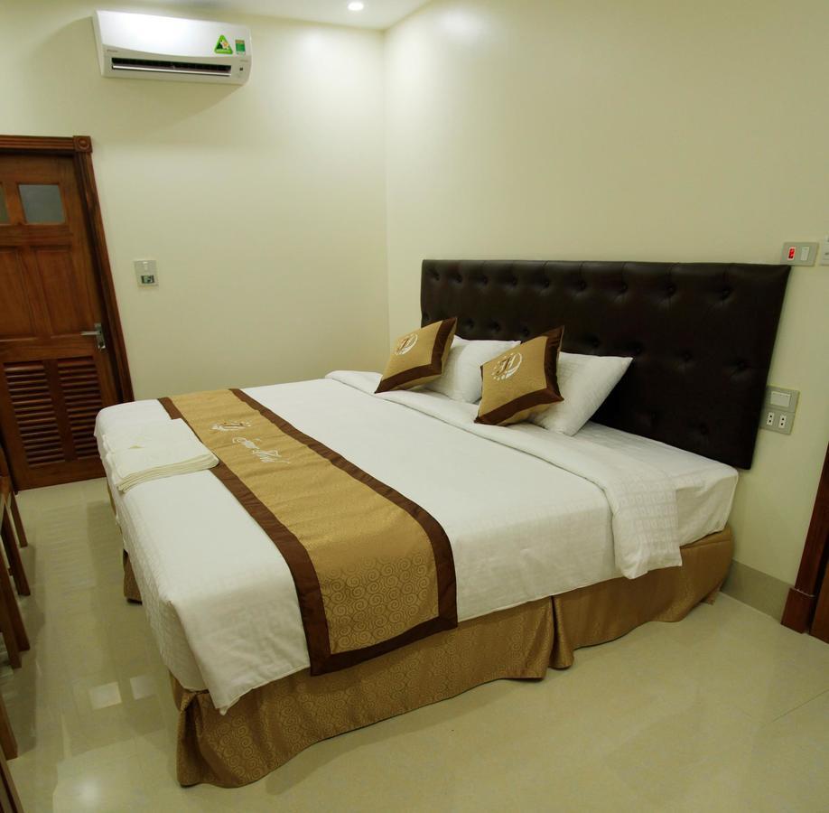 Jeanne Hotel *